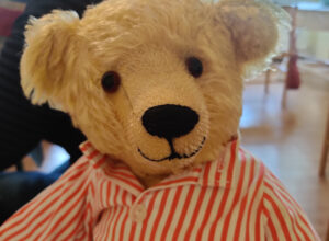 Mehr über den Artikel erfahren 🍰 Brösel beim Pfarrkaffee